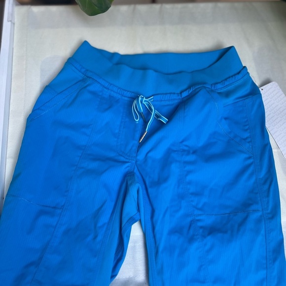 NWT Lululemon Athletica Turquoise Capris Slim-Fit Tailored Size 4 women’s - Picture 15 of 16